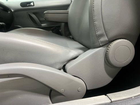 Used 2007 Volkswagen Beetle Convertible w/ Package 1 image 35