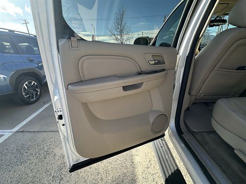 Used 2014 Cadillac Escalade ESV Premium AWD/4WD image 28
