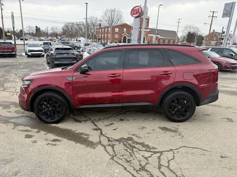 Certified 2021 Kia Sorento S w/ Panoramic Sunroof Package image 4