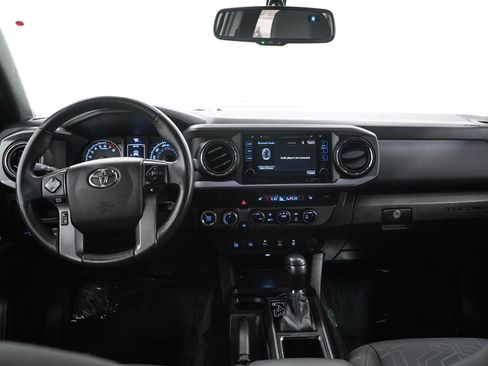 Used 2017 Toyota Tacoma TRD Sport w/ Premium & Technology Package AWD/4WD image 16