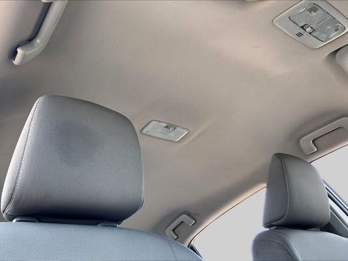 Used 2018 Toyota Corolla LE FWD image 14