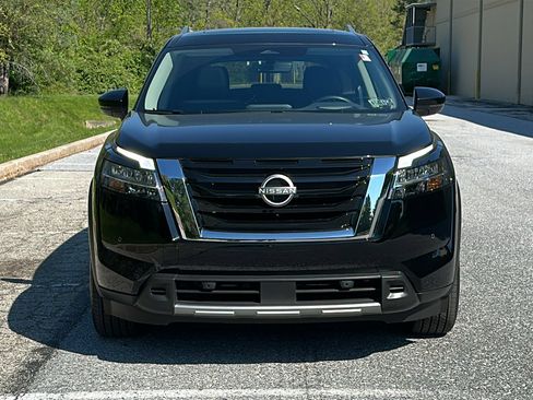 Certified 2024 Nissan Pathfinder Platinum w/ Cargo Package AWD/4WD image 3