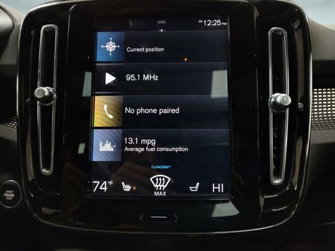 Used 2022 Volvo XC40 T5 R-Design image 19