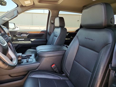 Used 2024 GMC Sierra 1500 Denali w/ Technology Package AWD/4WD image 12