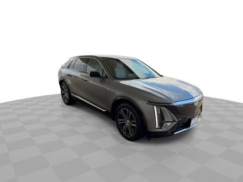 Certified 2025 Cadillac Lyriq Luxury image 2