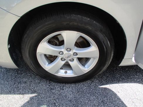 Used 2011 Toyota Sienna LE image 30