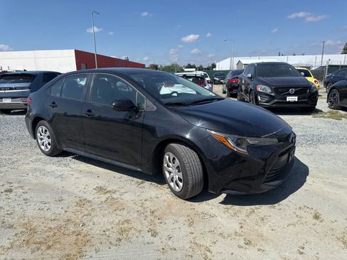 Used 2025 Toyota Corolla LE image 3