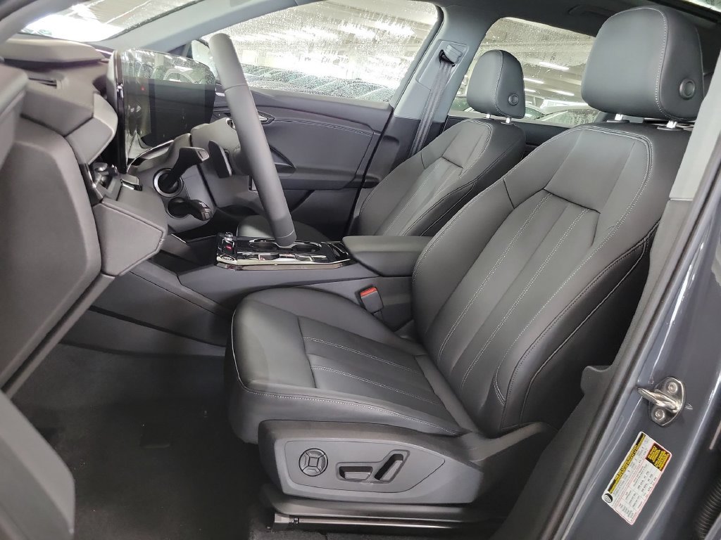 Used 2025 Audi Q6 e-tron Premium Plus w/ Premium Plus AWD/4WD image 11