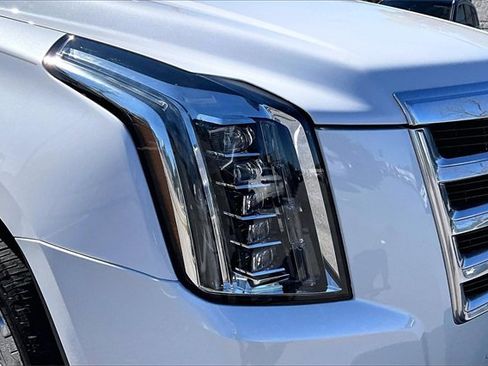 Used 2017 Cadillac Escalade Luxury image 33