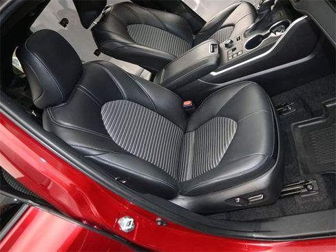 Used 2024 Toyota Highlander XSE image 16