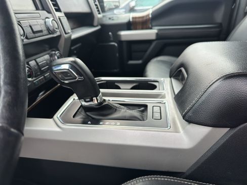 Used 2019 Ford F150 Lariat w/ Equipment Group 502A Luxury AWD/4WD image 19