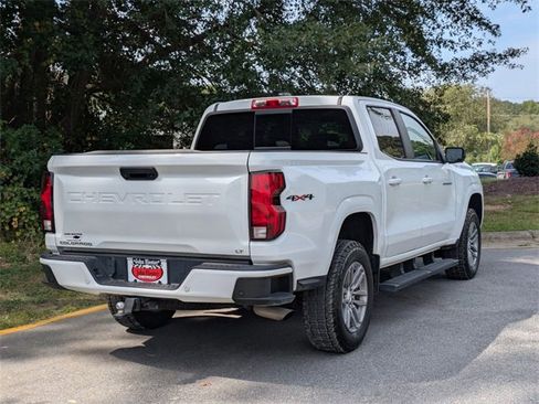 Used 2023 Chevrolet Colorado LT w/ LT Convenience Package II image 2