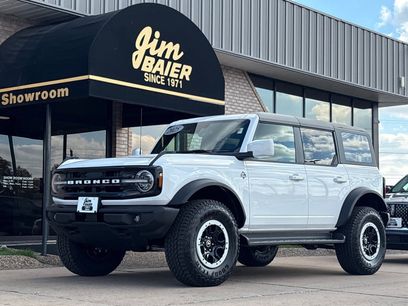New 2025 Ford Bronco Outer Banks w/ Sasquatch Package