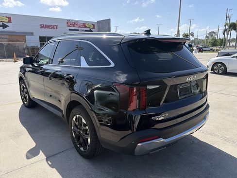 Certified 2024 Kia Sorento S image 4
