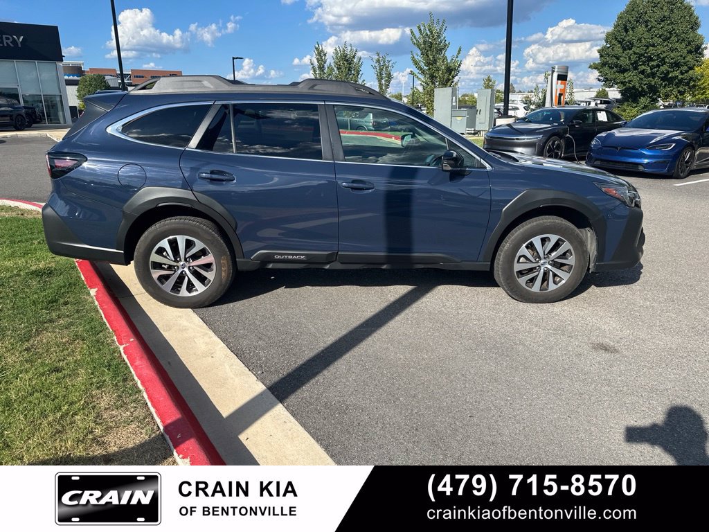 Used 2025 Subaru Outback Premium AWD/4WD image 4