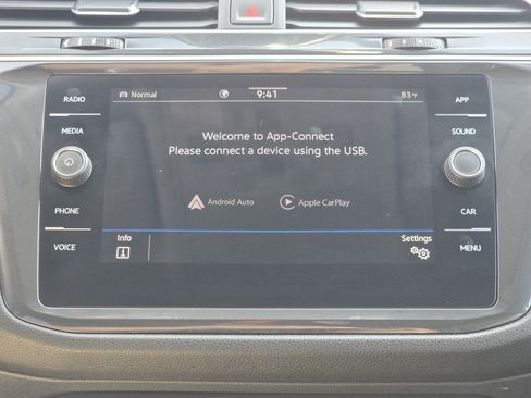 Certified 2024 Volkswagen Tiguan SE AWD/4WD image 10