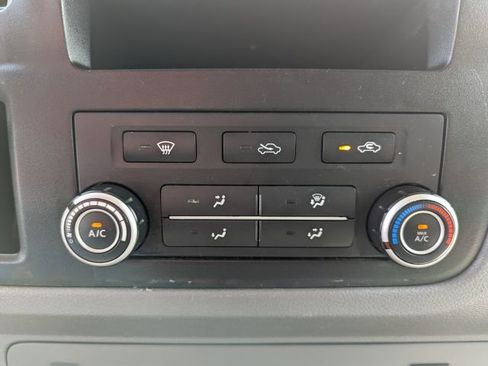 Used 2019 Nissan NV 2500 SV image 21