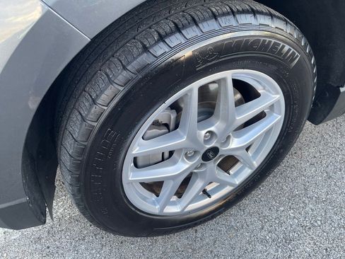 Used 2024 Ford Edge SEL image 6