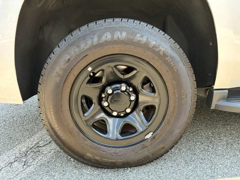 Used 2019 Chevrolet Tahoe 4WD w/ Enhanced Driver Alert Package image 27