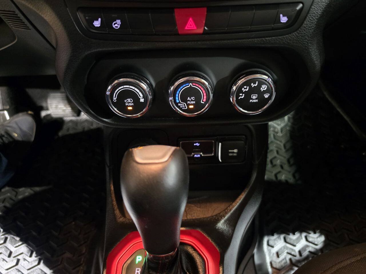 Used 2016 Jeep Renegade Trailhawk w/ Cold Weather Group AWD/4WD image 36