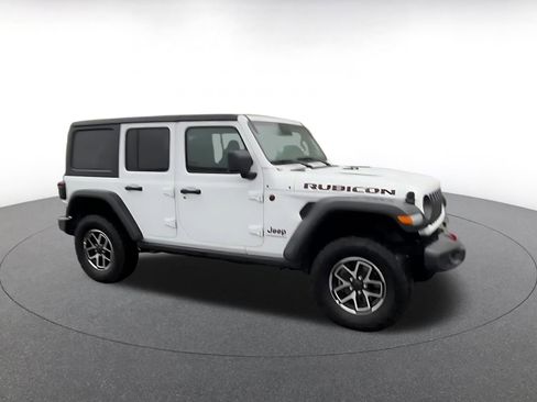 Used 2025 Jeep Wrangler Unlimited Rubicon image 2