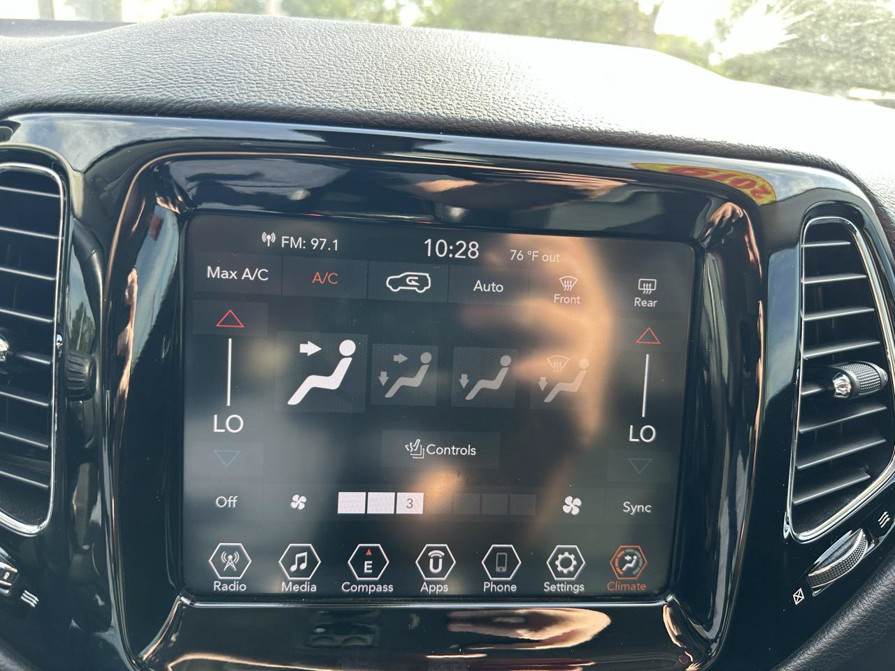 Used 2019 Jeep Compass Limited w/ Safety & Security Group AWD/4WD image 14