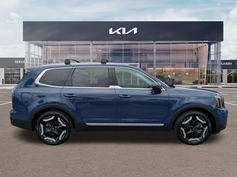 Certified 2024 Kia Telluride EX FWD image 3