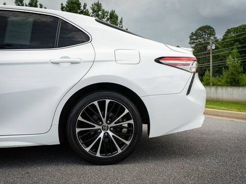 Used 2018 Toyota Camry SE FWD image 6