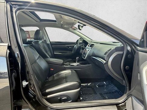 Used 2017 Nissan Altima 2.5 SL w/ Technology Package FWD image 15