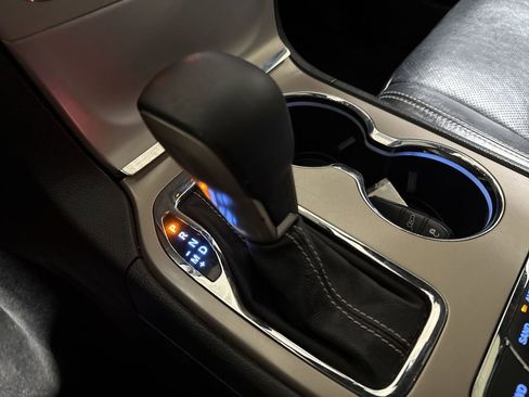 Used 2017 Jeep Grand Cherokee Limited w/ Luxury Group II image 18