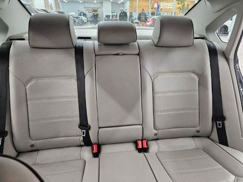 Used 2018 Volkswagen Passat 2.0T R-Line w/ R-Line Lighting Package image 34