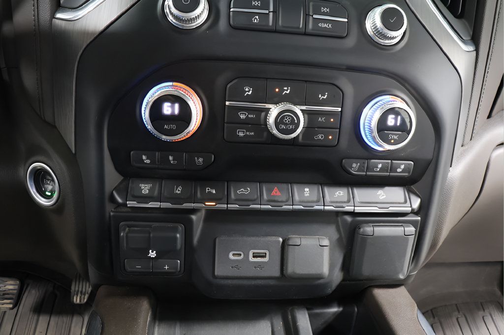 Used 2023 GMC Sierra 3500 Denali w/ Denali Ultimate Package AWD/4WD image 11