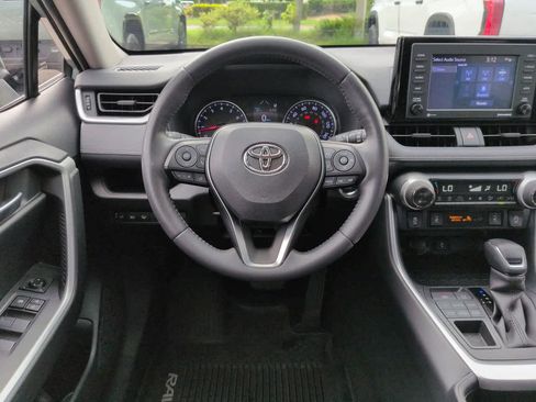 Certified 2020 Toyota RAV4 XLE w/ XLE Grade Weather Package AWD/4WD image 15