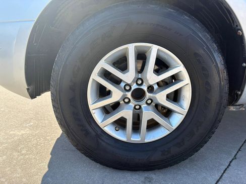 Used 2016 Nissan Frontier SV image 39