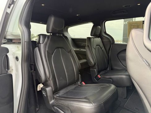 Used 2026 Chrysler Pacifica Select FWD image 26