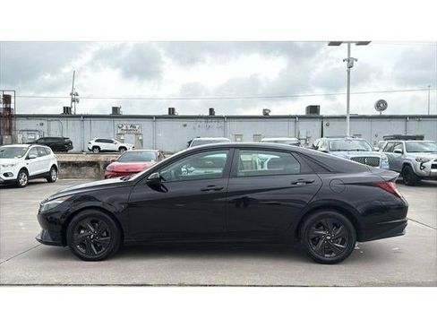 Used 2023 Hyundai Elantra SEL FWD image 3