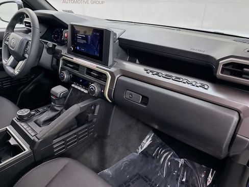 Used 2025 Toyota Tacoma TRD Off-Road AWD/4WD image 28
