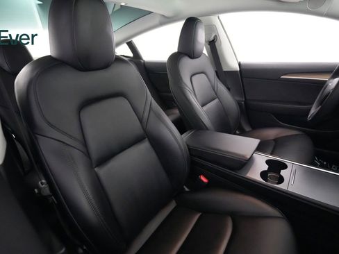 Used 2023 Tesla Model 3 Standard Range image 4