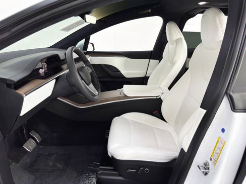 Used 2022 Tesla Model X image 16