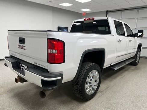 Used 2019 GMC Sierra 2500 Denali w/ Duramax Plus Package AWD/4WD image 17