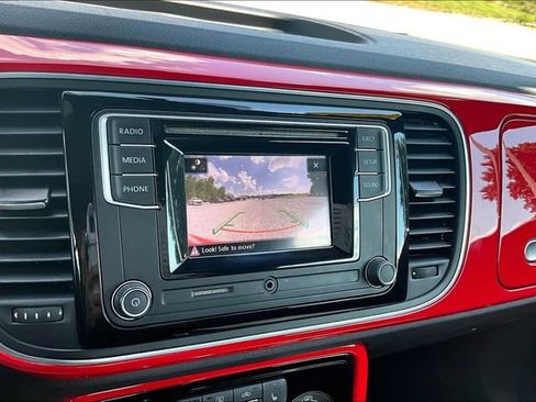 Used 2019 Volkswagen Beetle 2.0T S FWD image 19