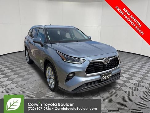 Used 2021 Toyota Highlander Limited AWD/4WD image 1