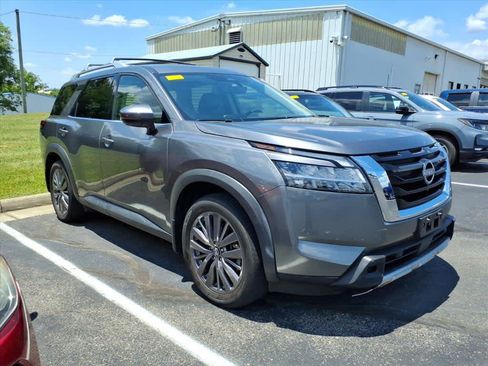 Used 2023 Nissan Pathfinder SL w/ SL Premium Package AWD/4WD image 14