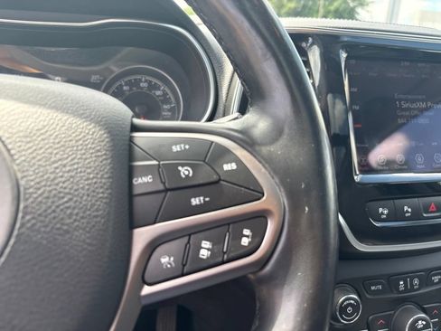 Used 2021 Jeep Cherokee Limited AWD/4WD image 23