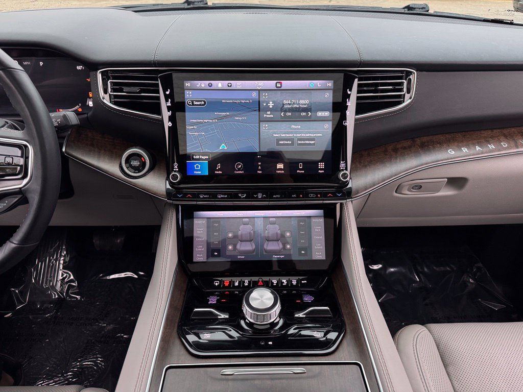 Used 2023 Jeep Grand Wagoneer 4WD image 2
