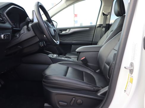 Used 2021 Ford Escape Titanium image 9