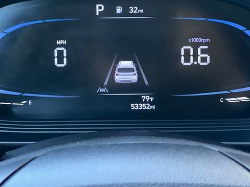Used 2024 Hyundai Venue SEL FWD image 29