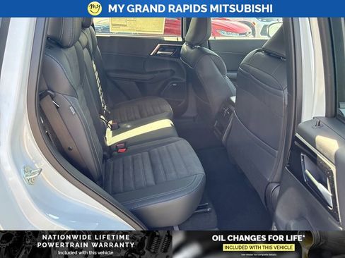 New 2026 Mitsubishi Outlander AWD image 16