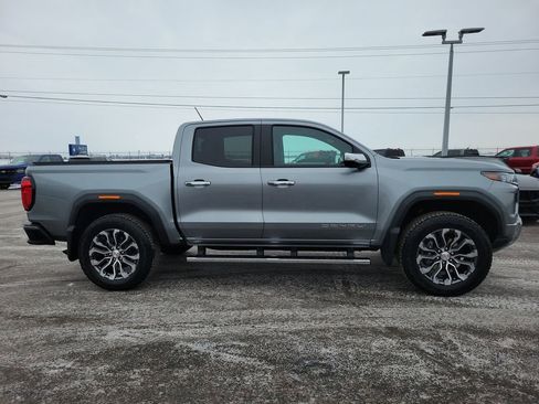 Used 2024 GMC Canyon Denali image 3