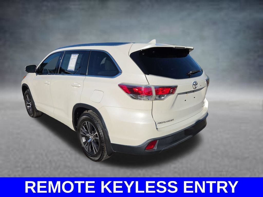 Used 2016 Toyota Highlander XLE AWD/4WD image 7